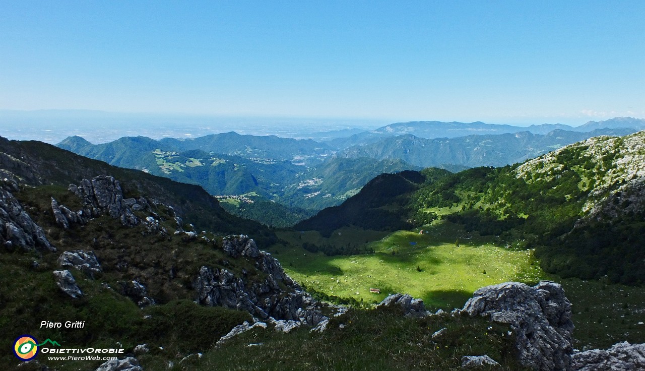 61 Pascoli d'Alben verso la Val Serina.JPG